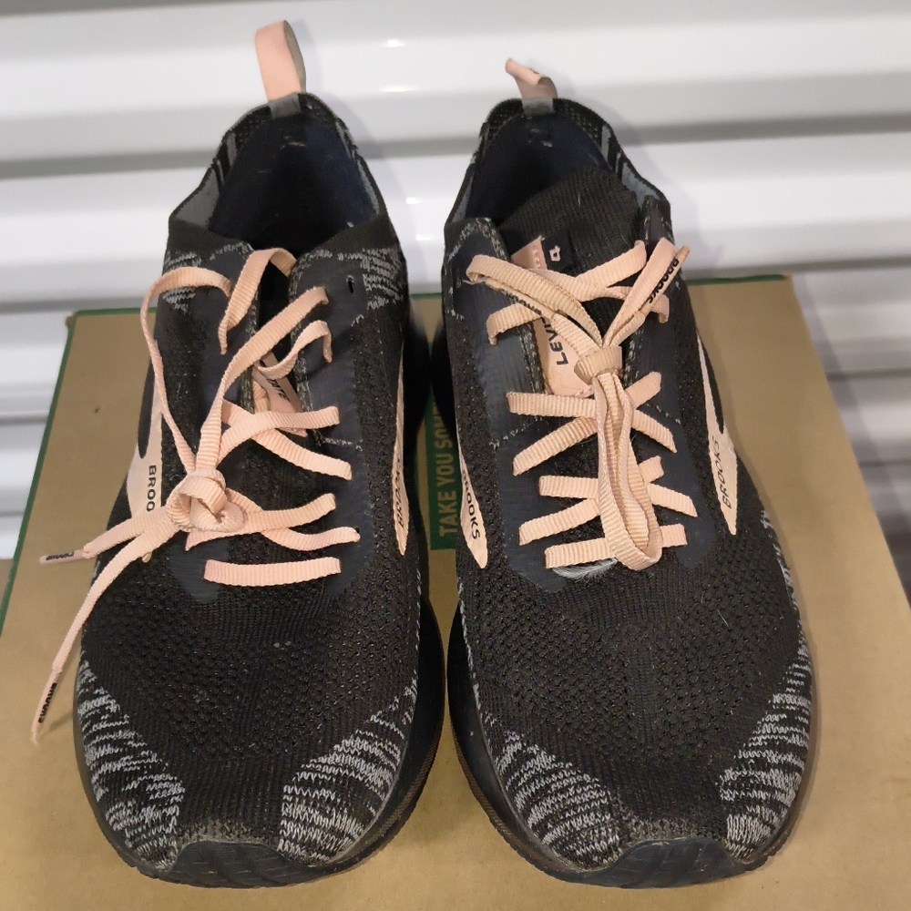 Brooks Levitate 4.0 Running Shoes Sneakers Women's US Size 11 EU 43 Black Pink